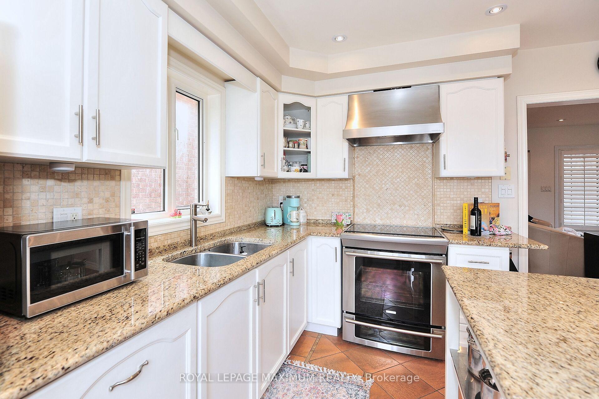 Photo 16 of 81 Thornton Crescent, Vaughan, Maple — HOMEH