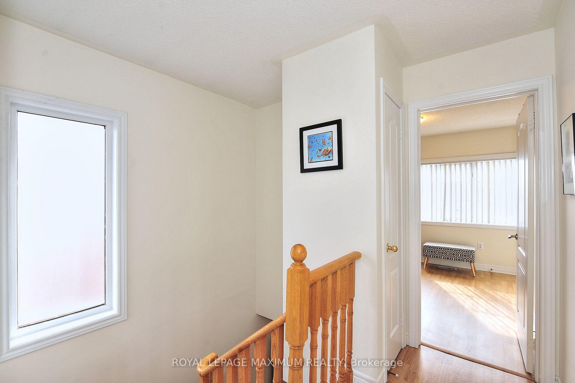 Photo 20 of 81 Thornton Crescent, Vaughan, Maple — HOMEH
