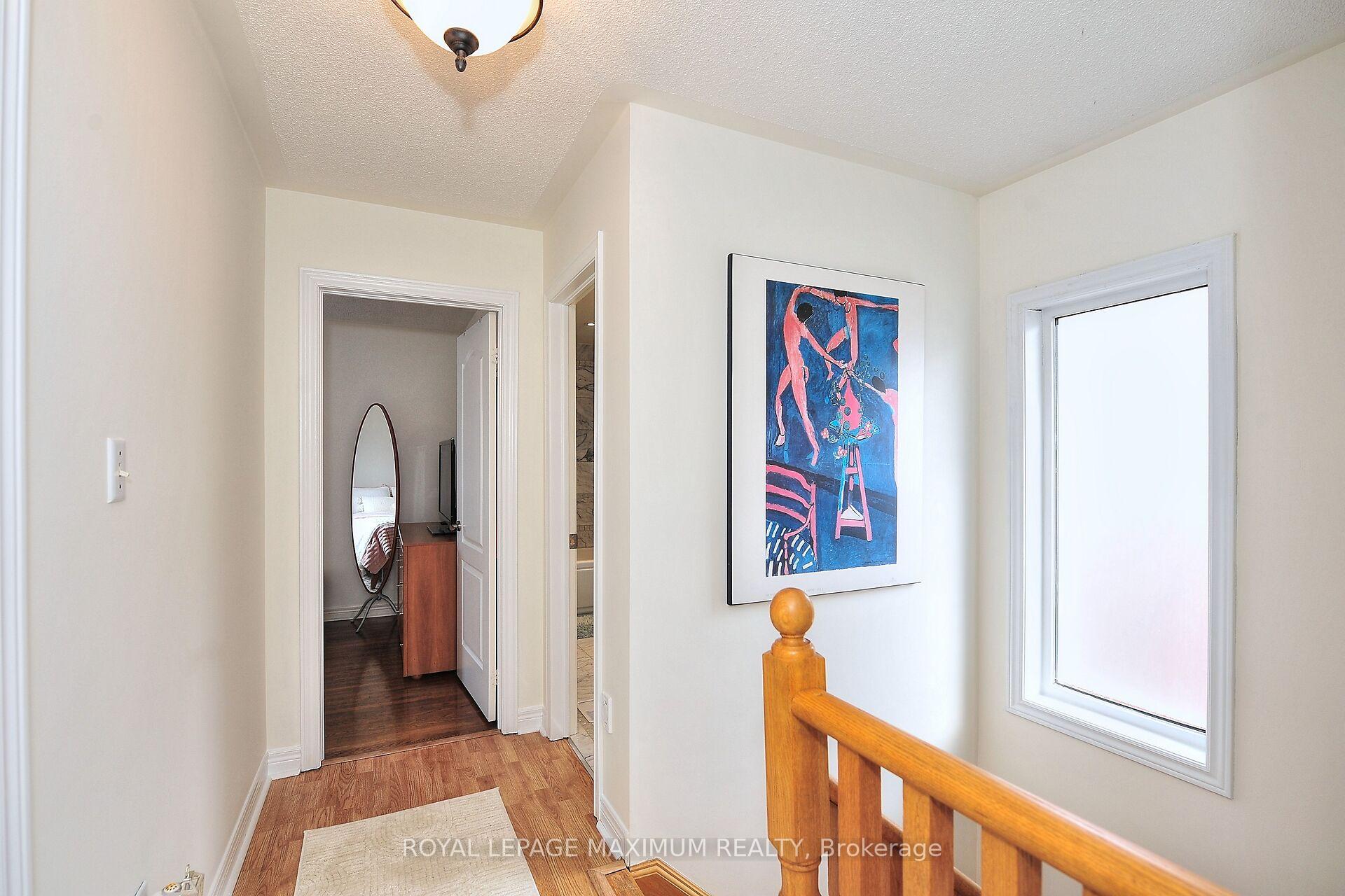 Photo 21 of 81 Thornton Crescent, Vaughan, Maple — HOMEH