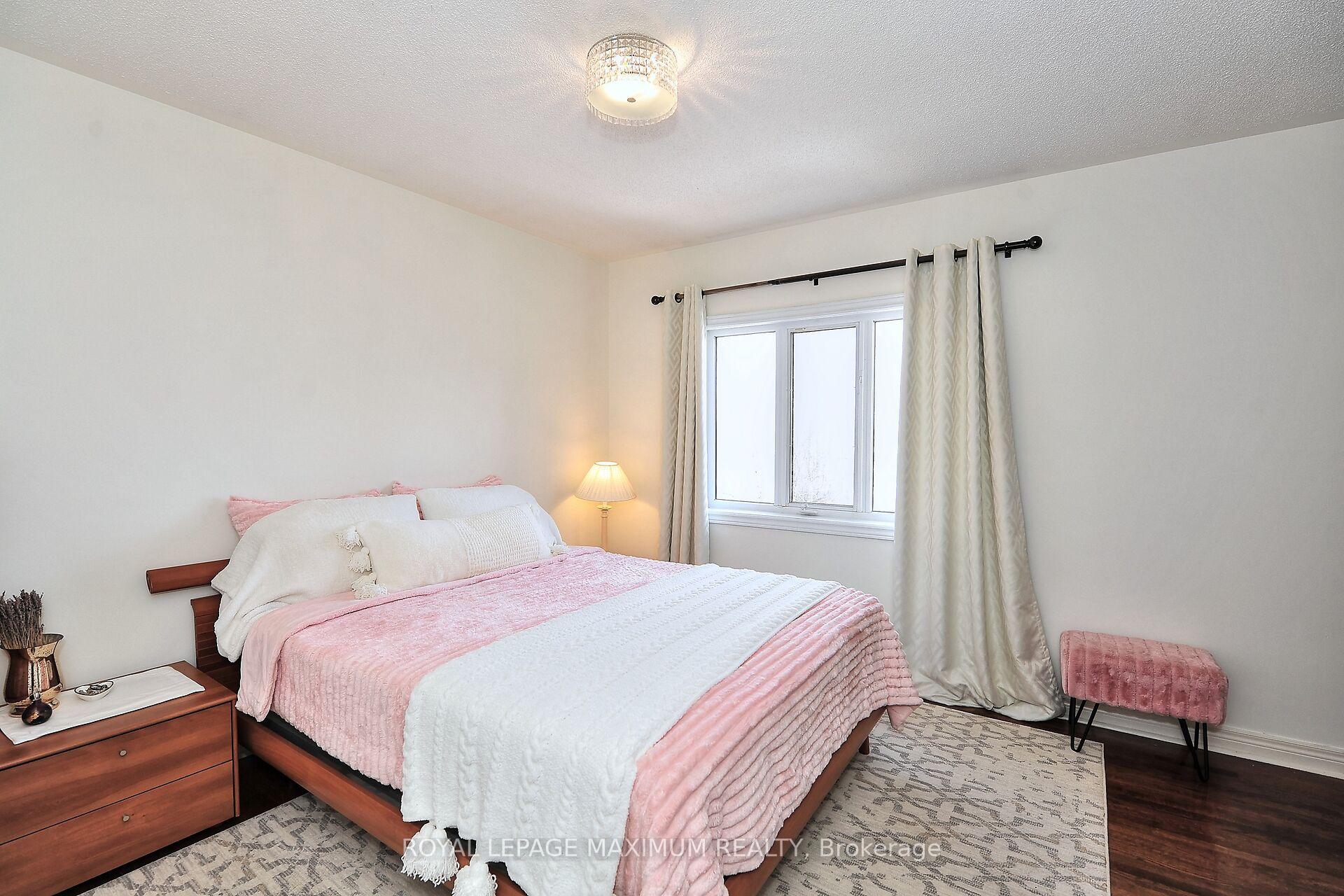 Photo 22 of 81 Thornton Crescent, Vaughan, Maple — HOMEH