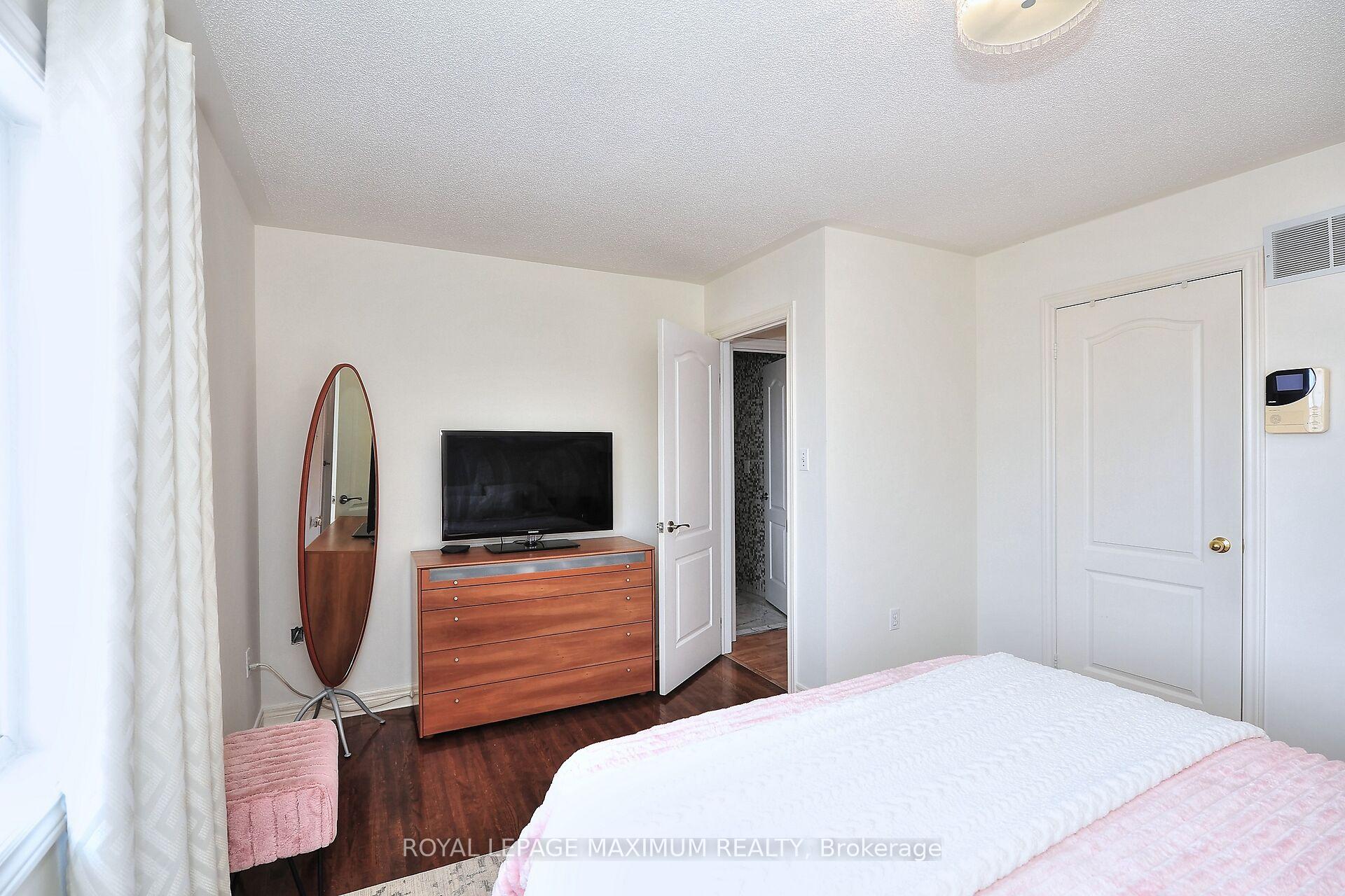 Photo 24 of 81 Thornton Crescent, Vaughan, Maple — HOMEH