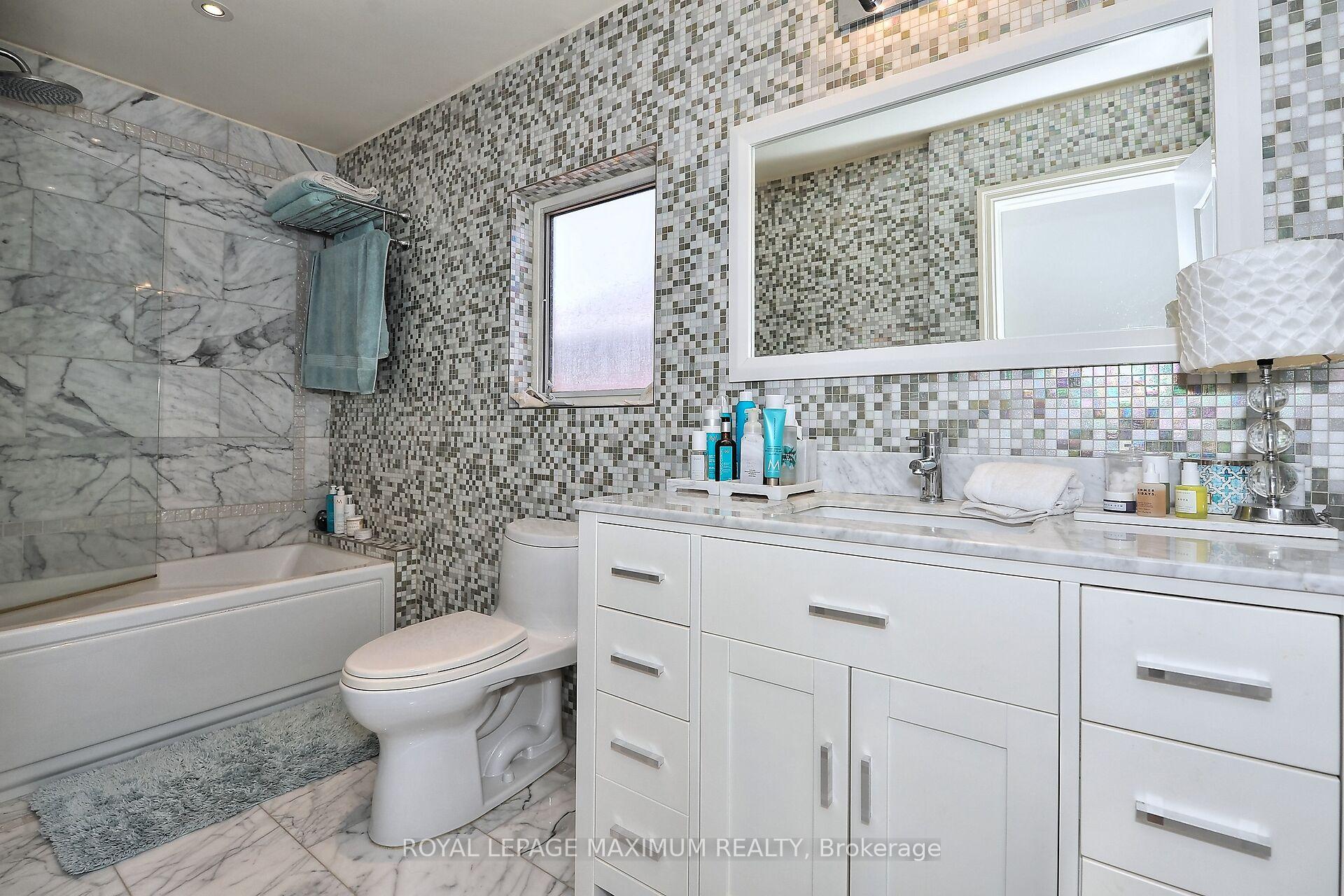 Photo 25 of 81 Thornton Crescent, Vaughan, Maple — HOMEH