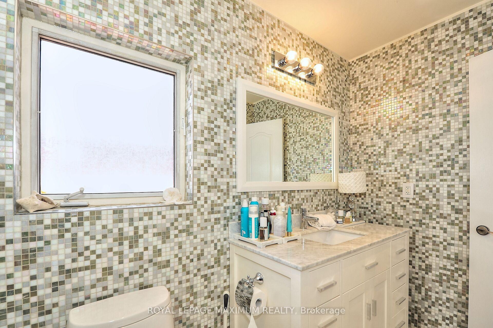 Photo 26 of 81 Thornton Crescent, Vaughan, Maple — HOMEH
