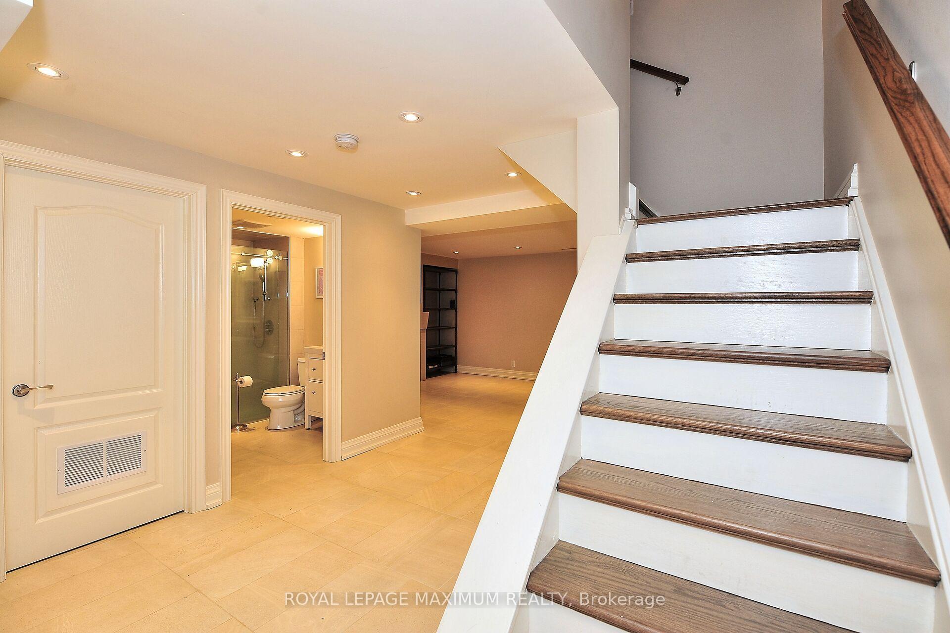Photo 31 of 81 Thornton Crescent, Vaughan, Maple — HOMEH