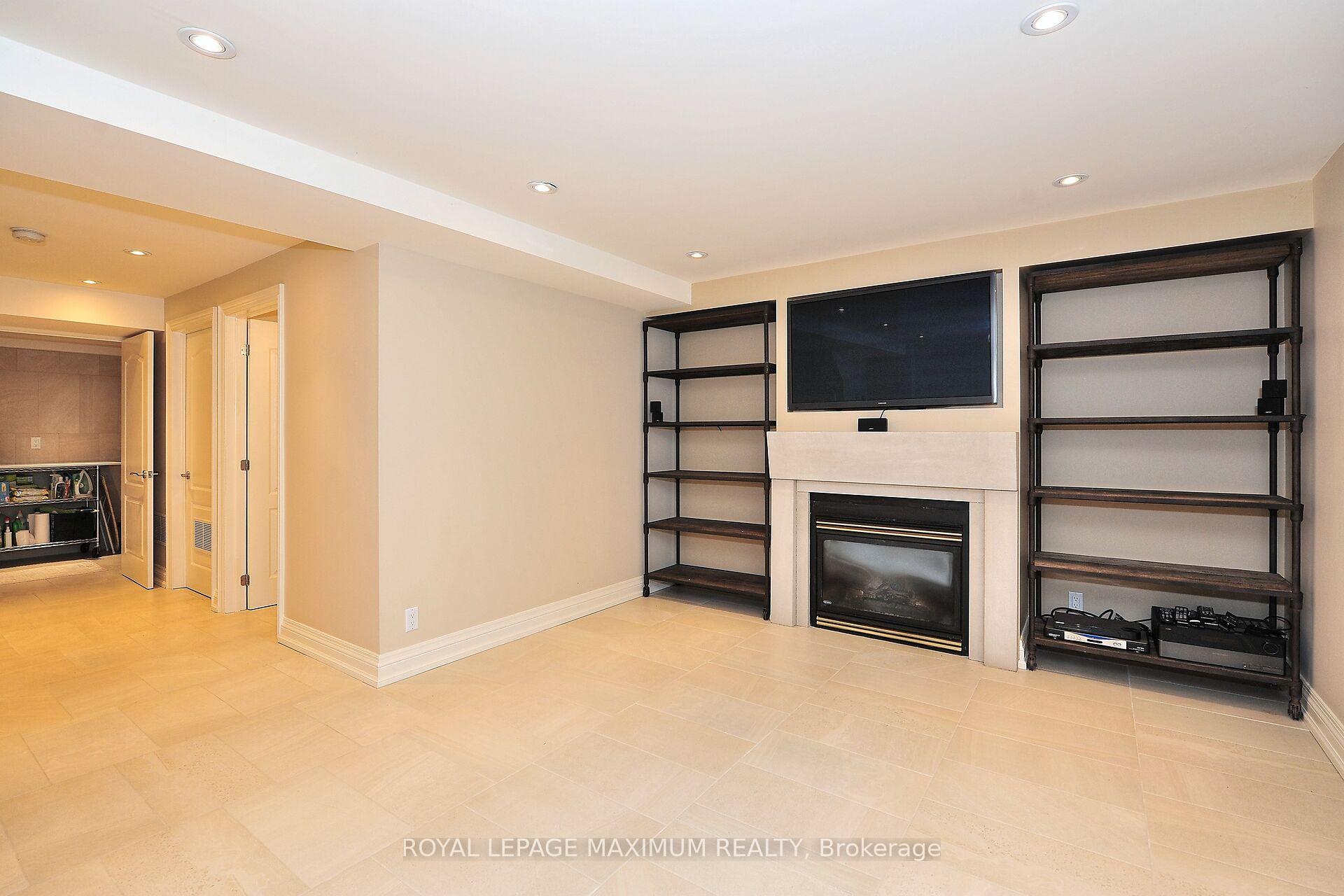 Photo 33 of 81 Thornton Crescent, Vaughan, Maple — HOMEH
