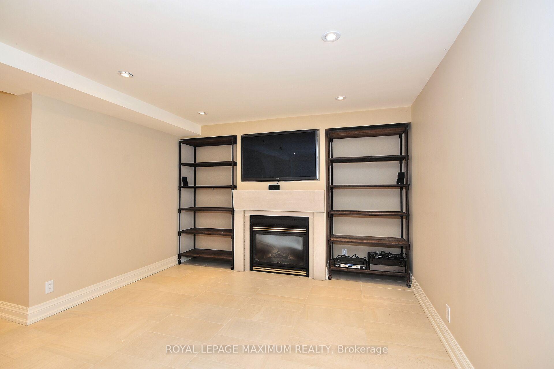 Photo 34 of 81 Thornton Crescent, Vaughan, Maple — HOMEH
