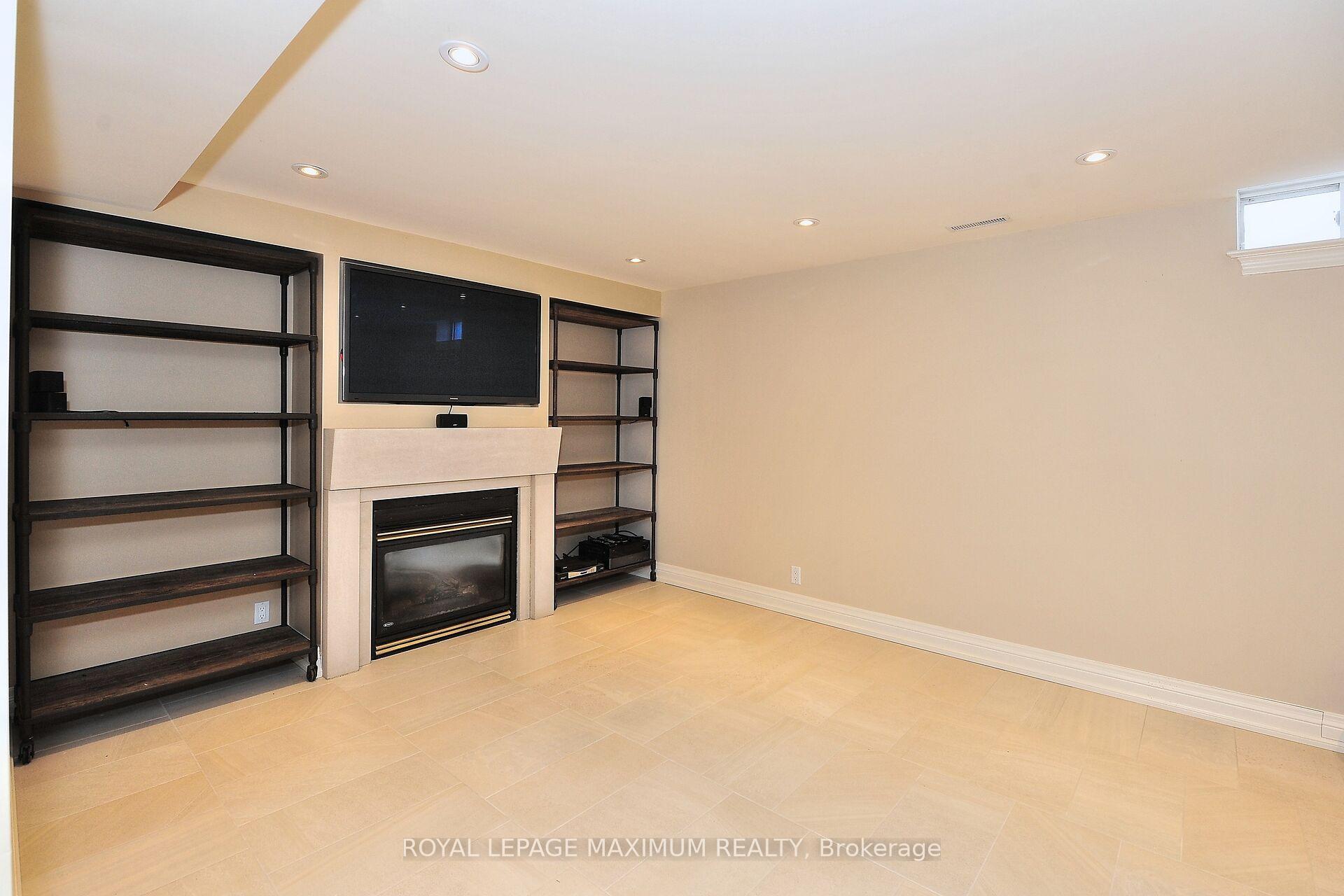 Photo 35 of 81 Thornton Crescent, Vaughan, Maple — HOMEH