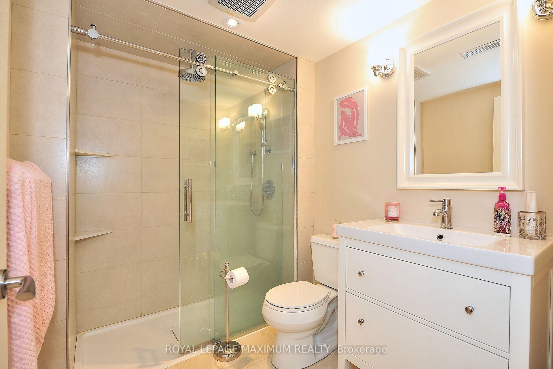 Photo 36 of 81 Thornton Crescent, Vaughan, Maple — HOMEH