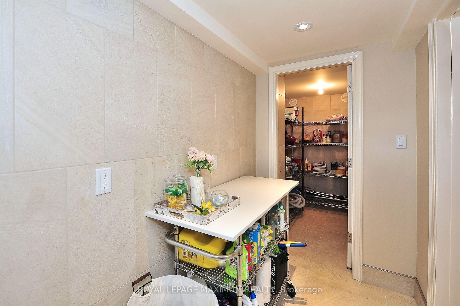Photo 39 of 81 Thornton Crescent, Vaughan, Maple — HOMEH