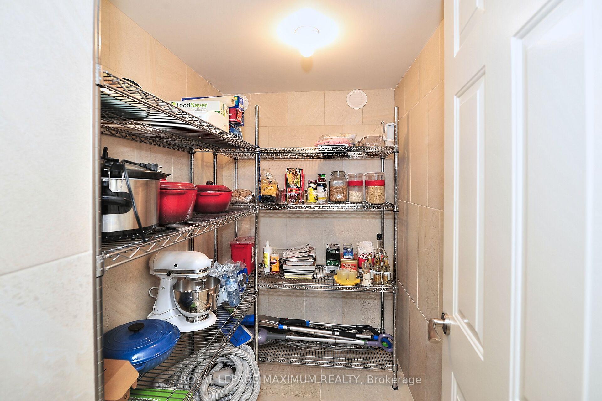 Photo 40 of 81 Thornton Crescent, Vaughan, Maple — HOMEH