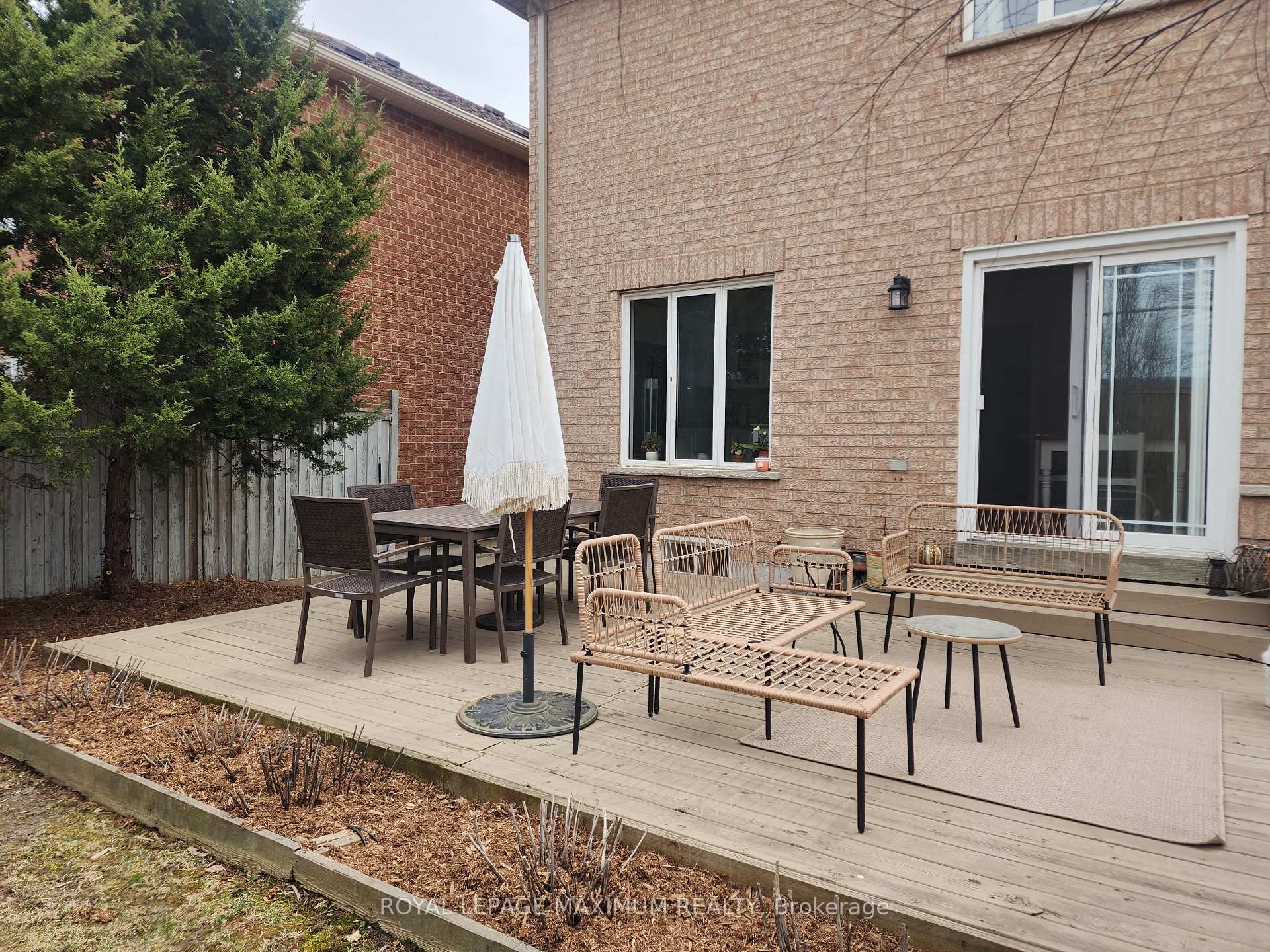 Photo 43 of 81 Thornton Crescent, Vaughan, Maple — HOMEH