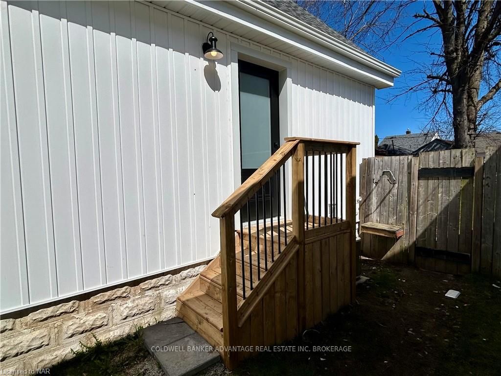 Photo 2 of 18 Mcalpine Avenue S, Welland, Lincoln/Crowland — HOMEH