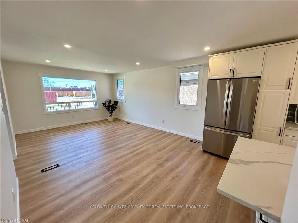 Photo 6 of 18 Mcalpine Avenue S, Welland, Lincoln/Crowland — HOMEH