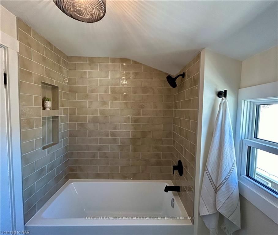 Photo 17 of 18 Mcalpine Avenue S, Welland, Lincoln/Crowland — HOMEH