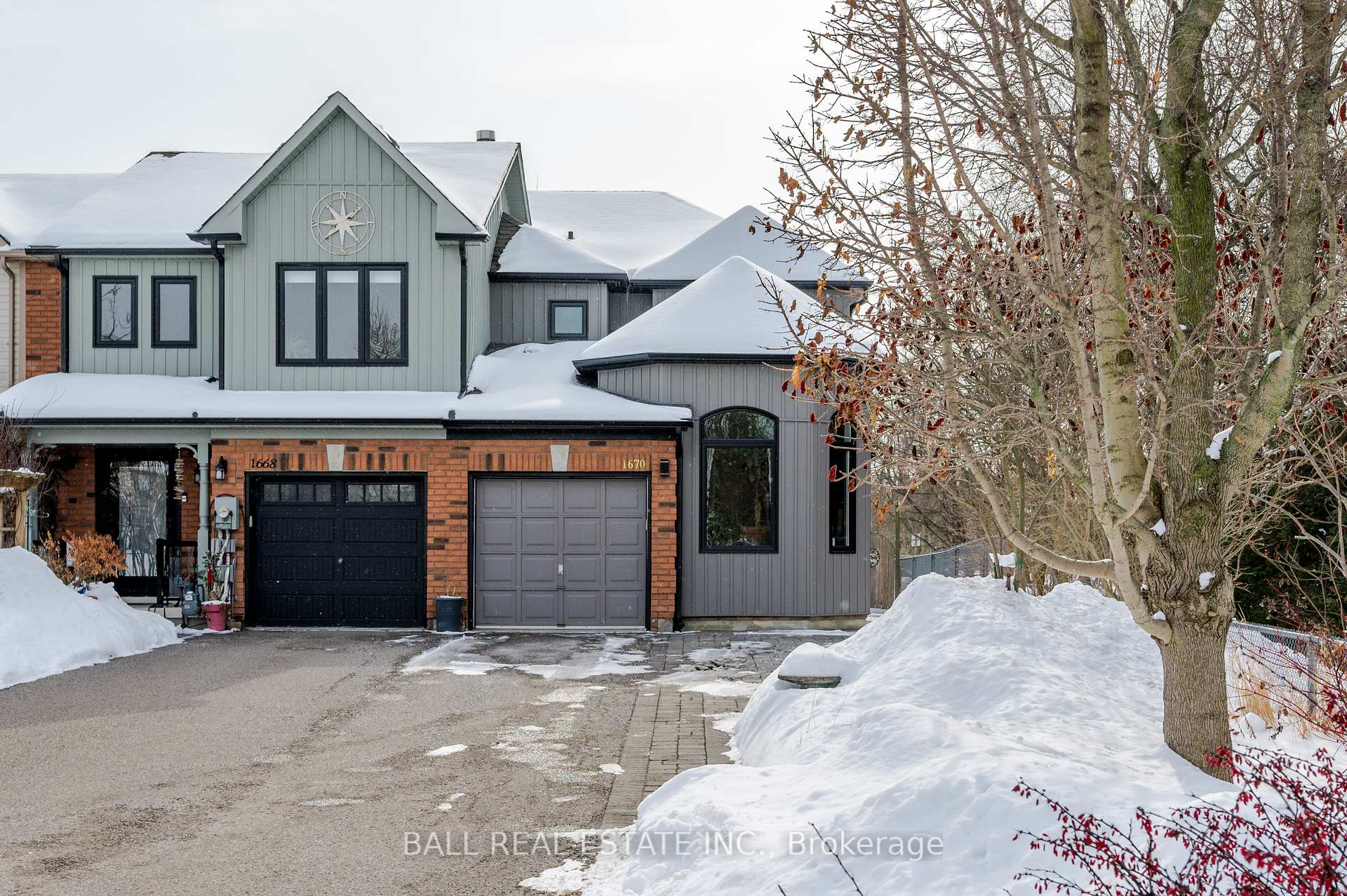 Front of 1670 Woodgate Trail