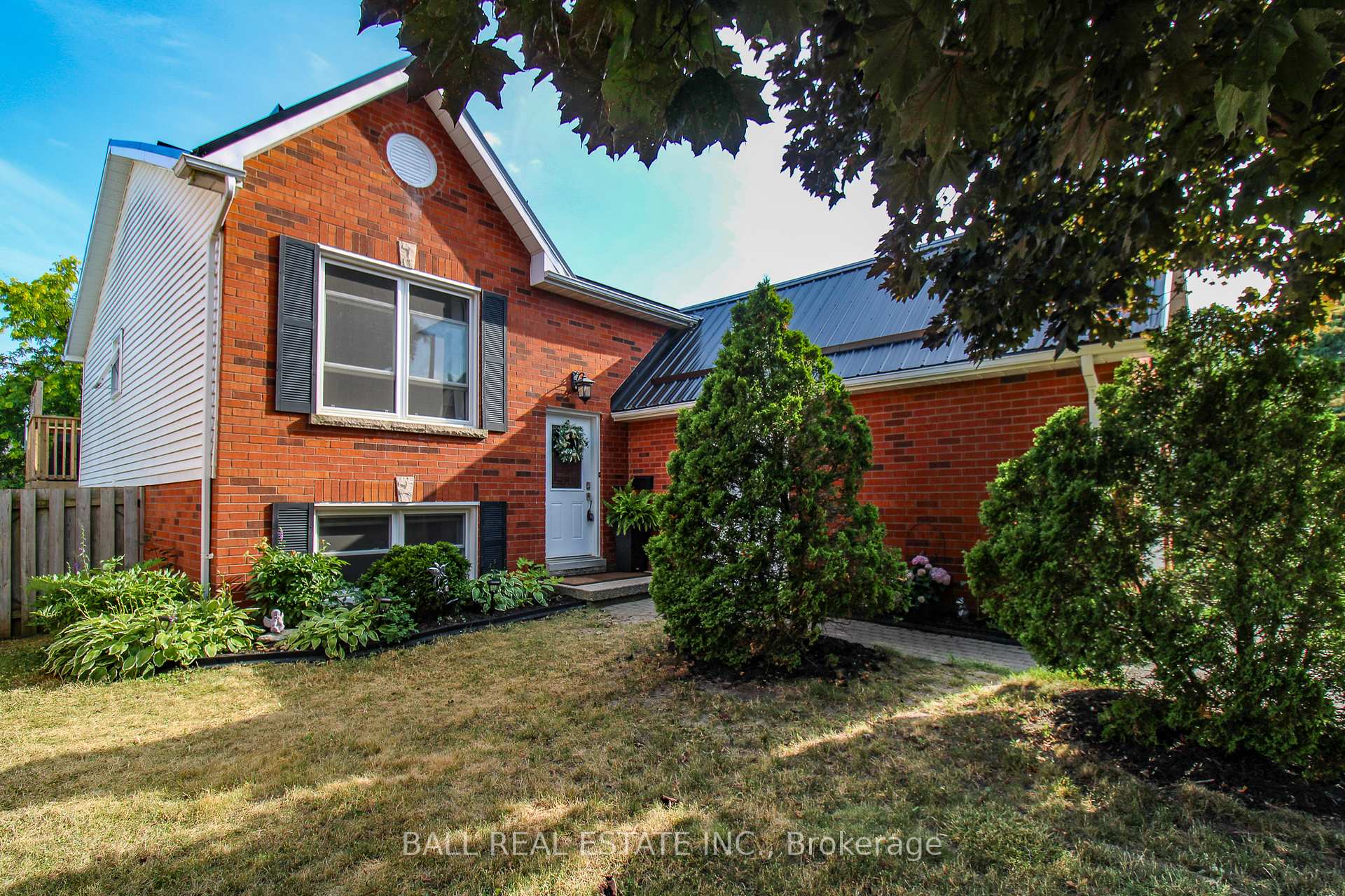 Photo 2 of 595 Westman Avenue, Peterborough, Otonabee Ward 1 — HOMEH