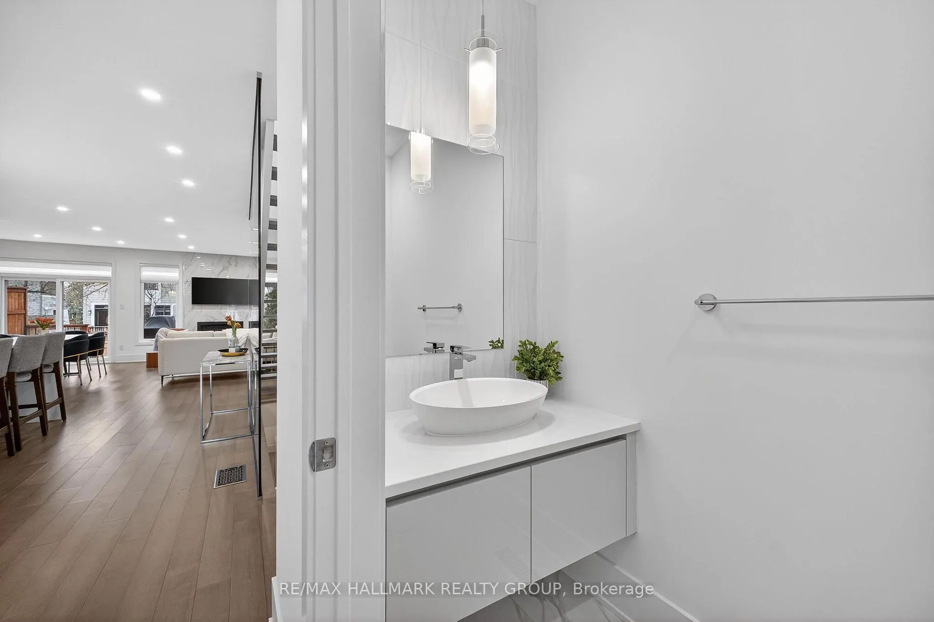Photo 3 of 261 Avondale Avenue, Ottawa, Westboro/Hampton Park — HOMEH