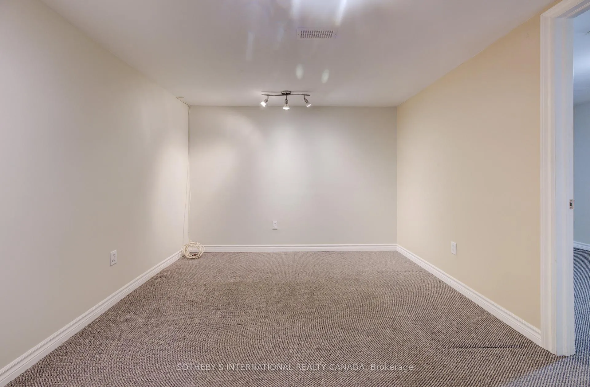 Photo 17 of 613 Guelph Street, Kitchener — HOMEH