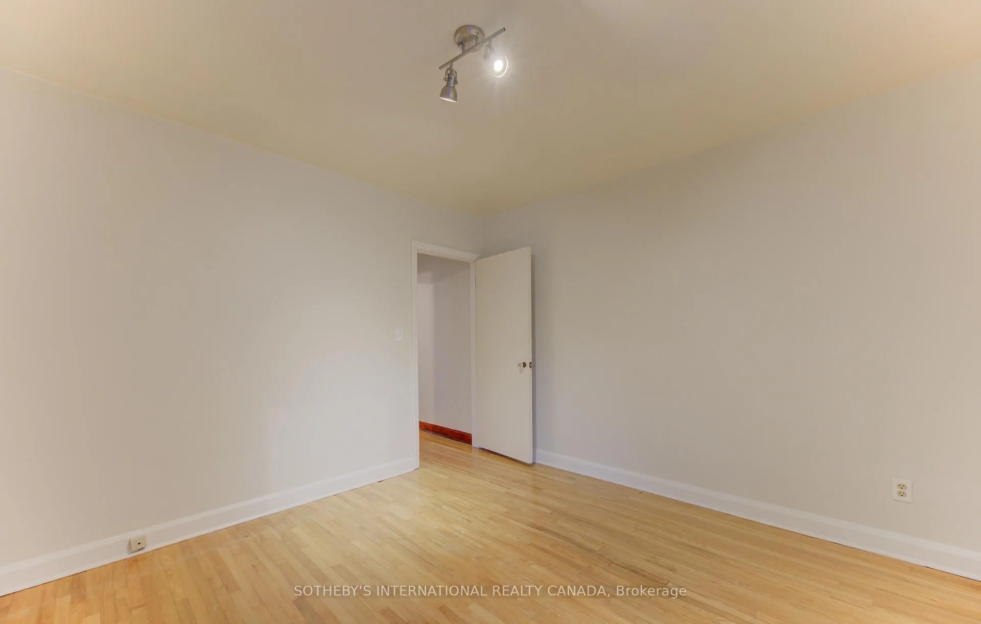Photo 35 of 613 Guelph Street, Kitchener — HOMEH