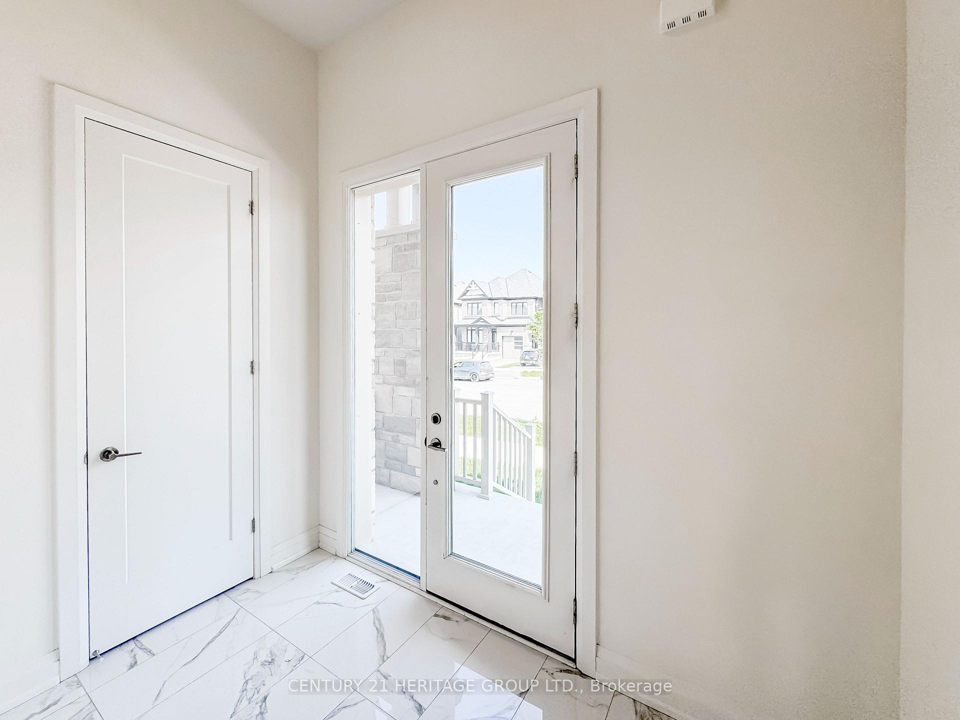 Photo 3 of 34 Shepherd Drive, Barrie, Rural Barrie Southeast — HOMEH