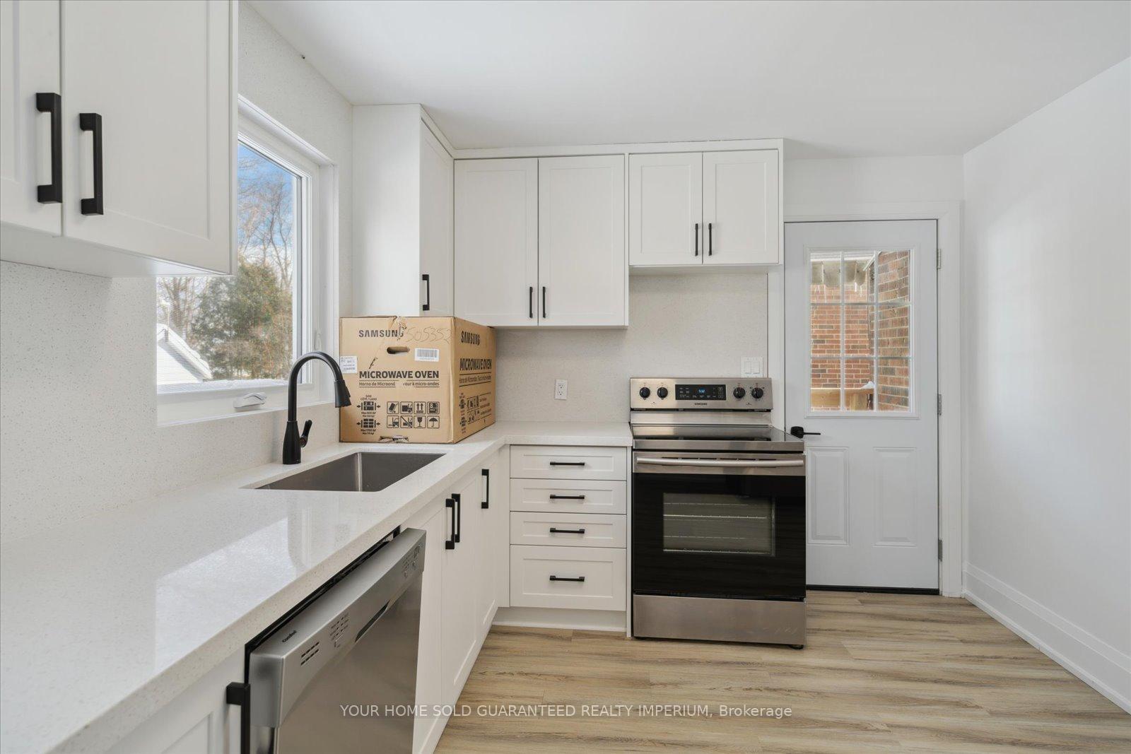 Photo 12 of 27 Burk Street, Oshawa, Vanier — HOMEH
