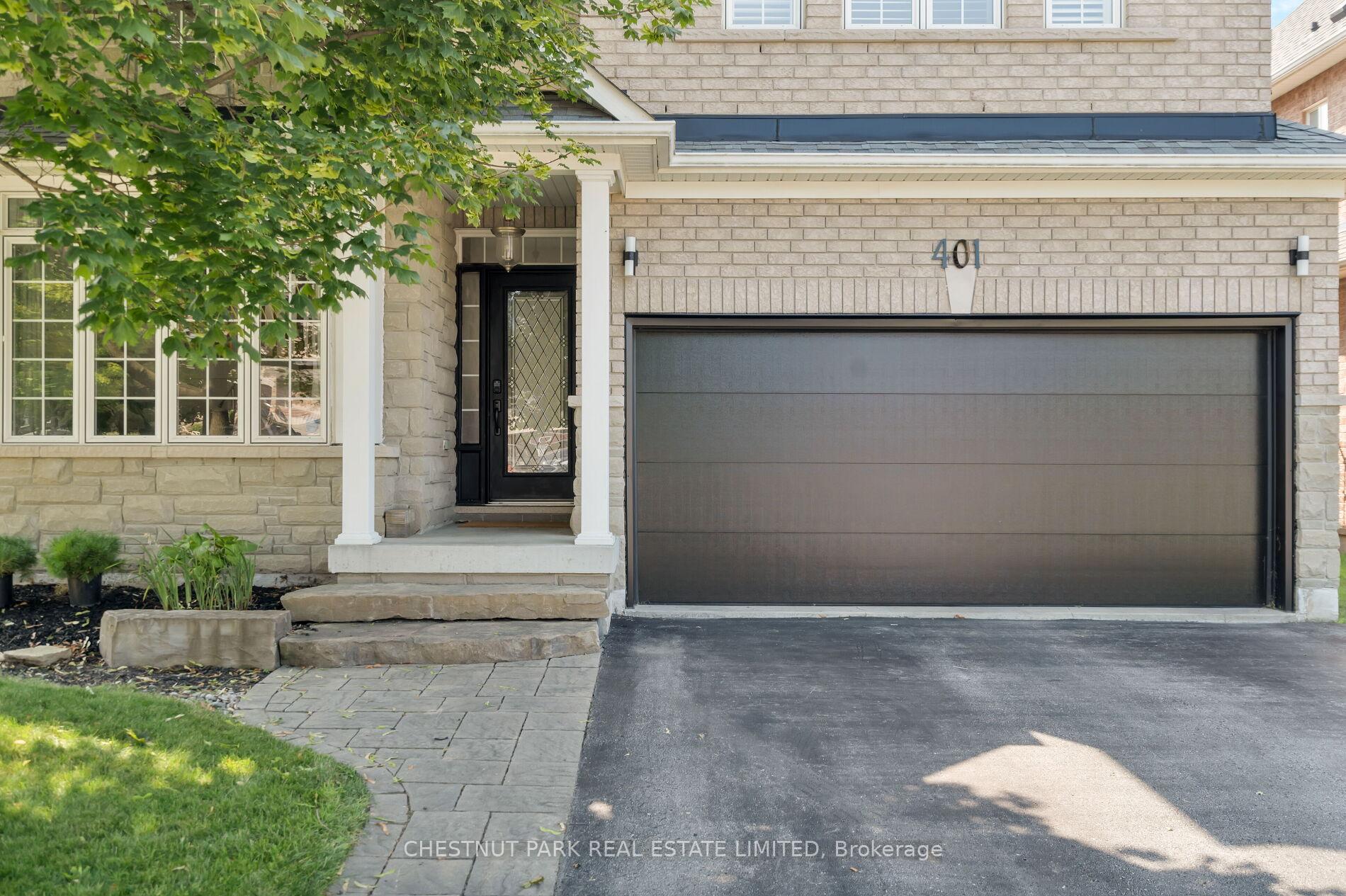 Photo 2 of 401 Carnwith Drive E, Whitby, Brooklin — HOMEH