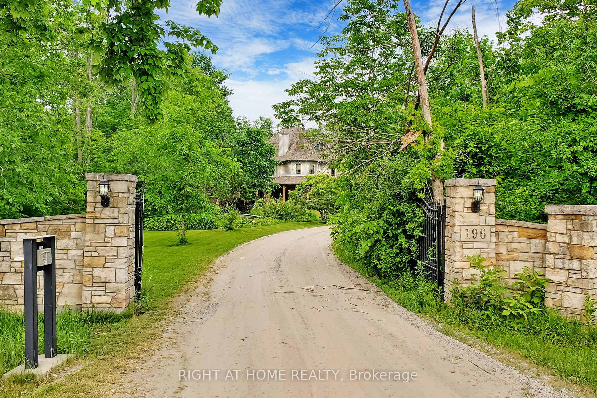 Photo 1 of 196 Pietz Road, Welland, Broadway — HOMEH