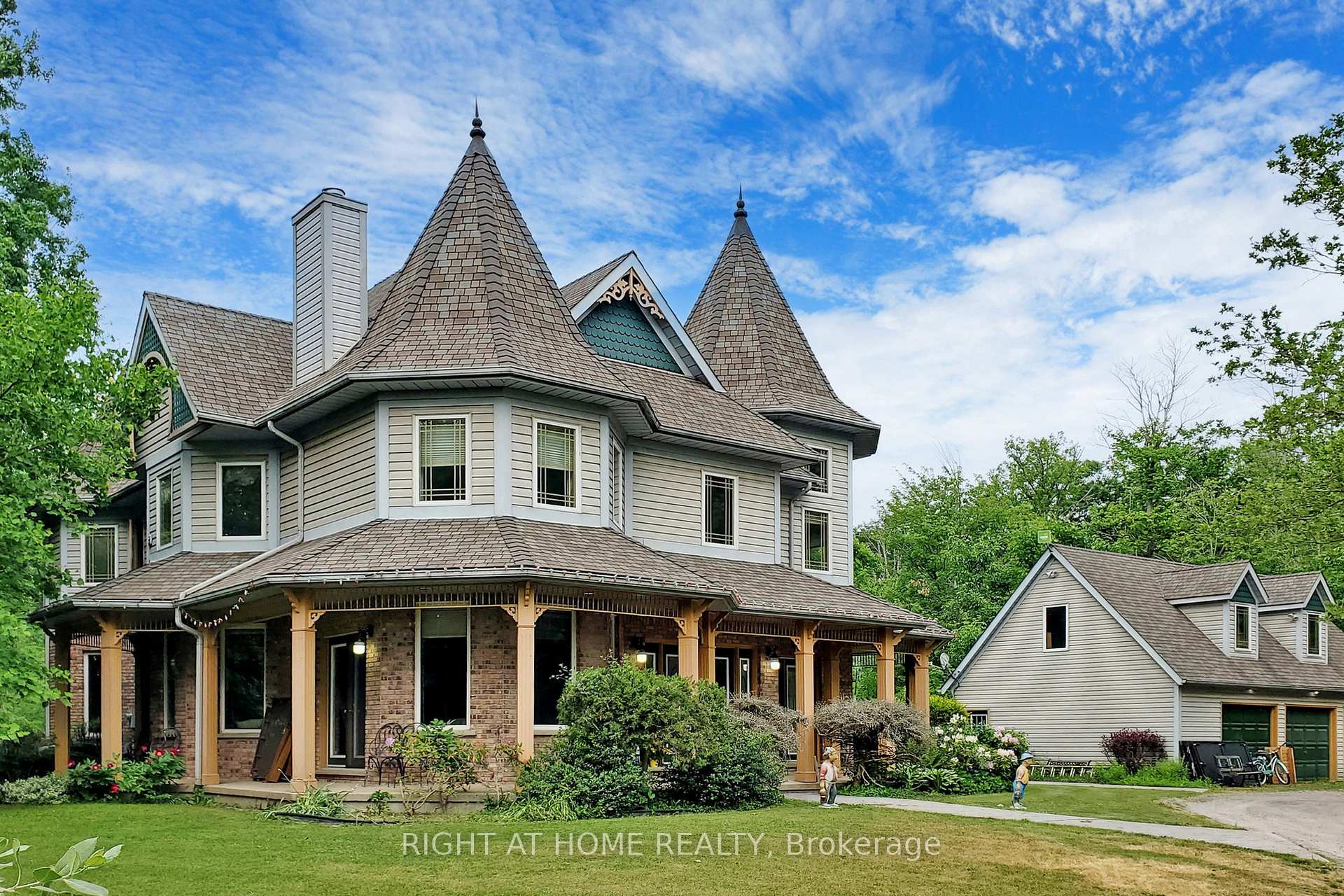 Photo 3 of 196 Pietz Road, Welland, Broadway — HOMEH