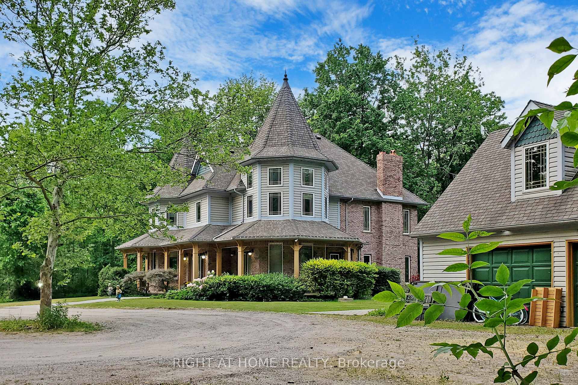 Photo 4 of 196 Pietz Road, Welland, Broadway — HOMEH