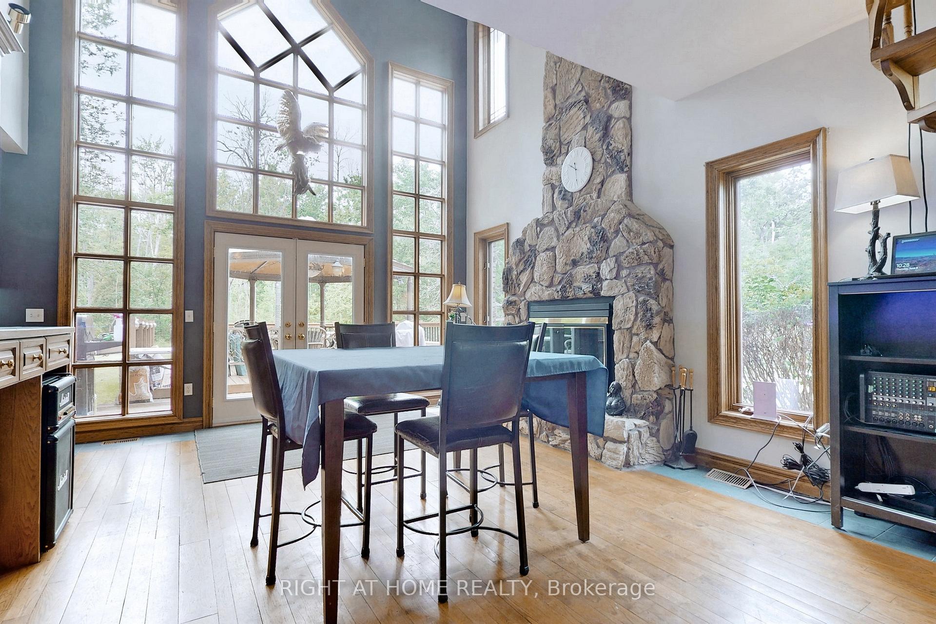 Photo 8 of 196 Pietz Road, Welland, Broadway — HOMEH