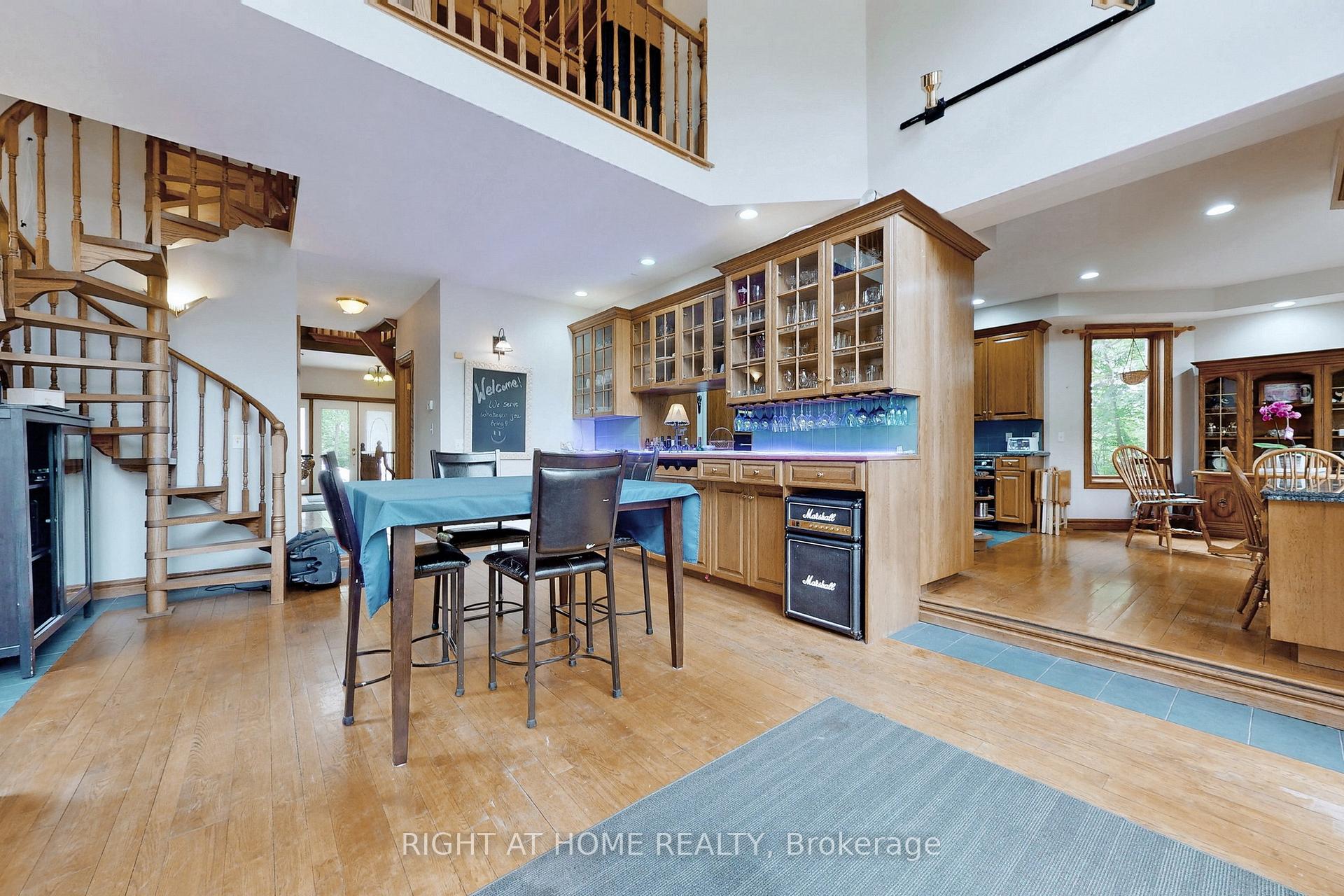 Photo 10 of 196 Pietz Road, Welland, Broadway — HOMEH