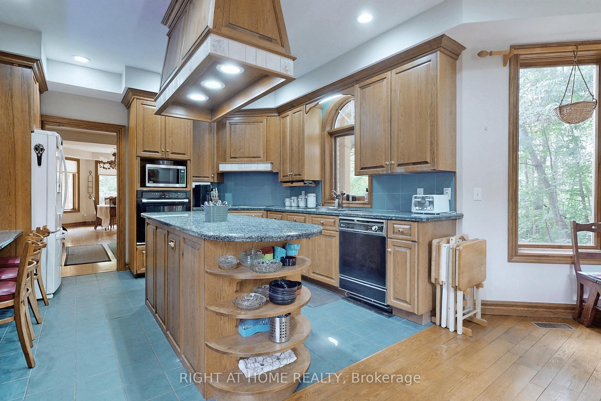 Photo 11 of 196 Pietz Road, Welland, Broadway — HOMEH
