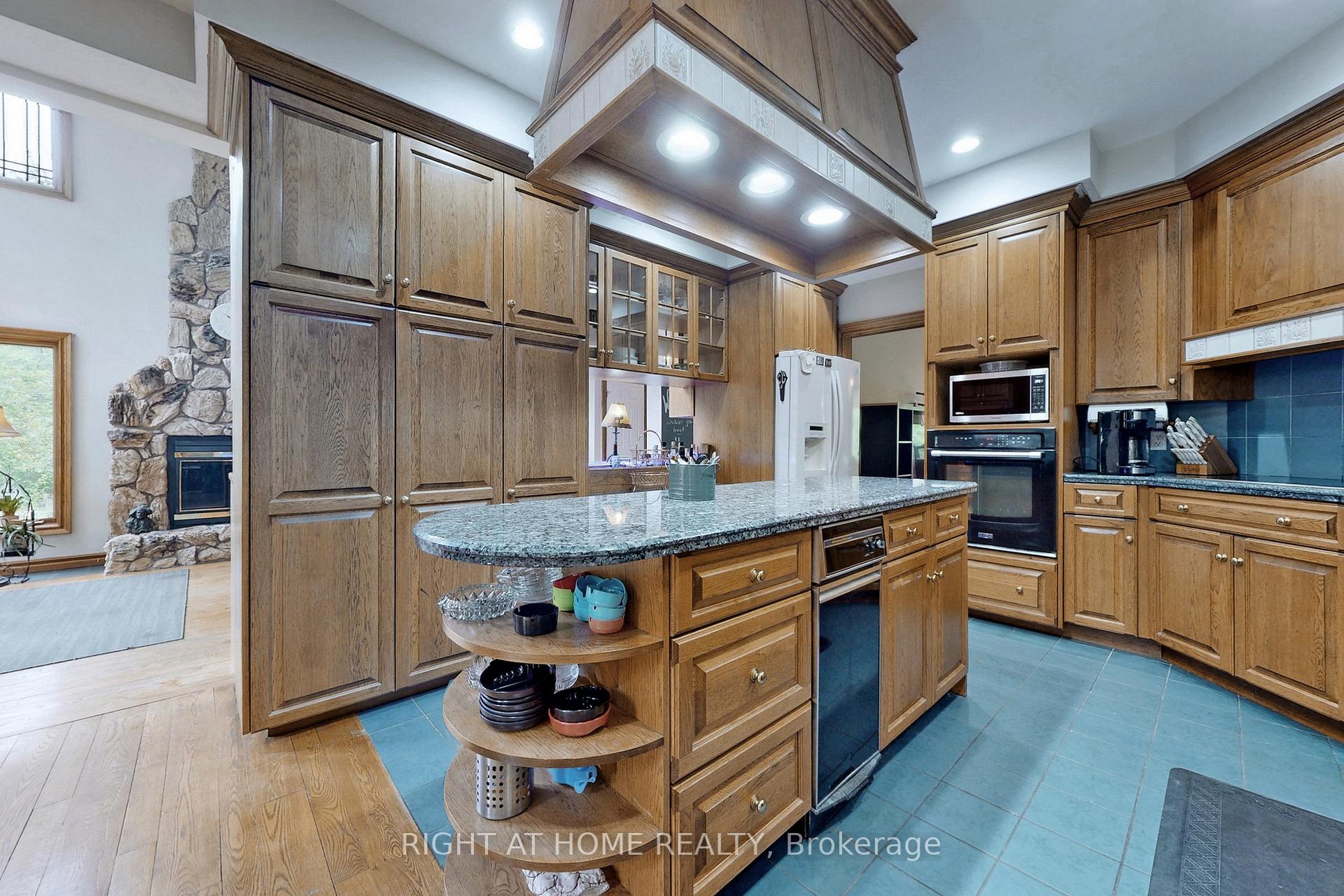 Photo 13 of 196 Pietz Road, Welland, Broadway — HOMEH