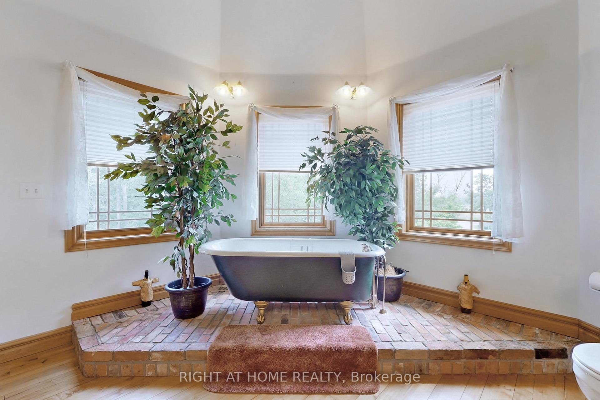 Photo 19 of 196 Pietz Road, Welland, Broadway — HOMEH