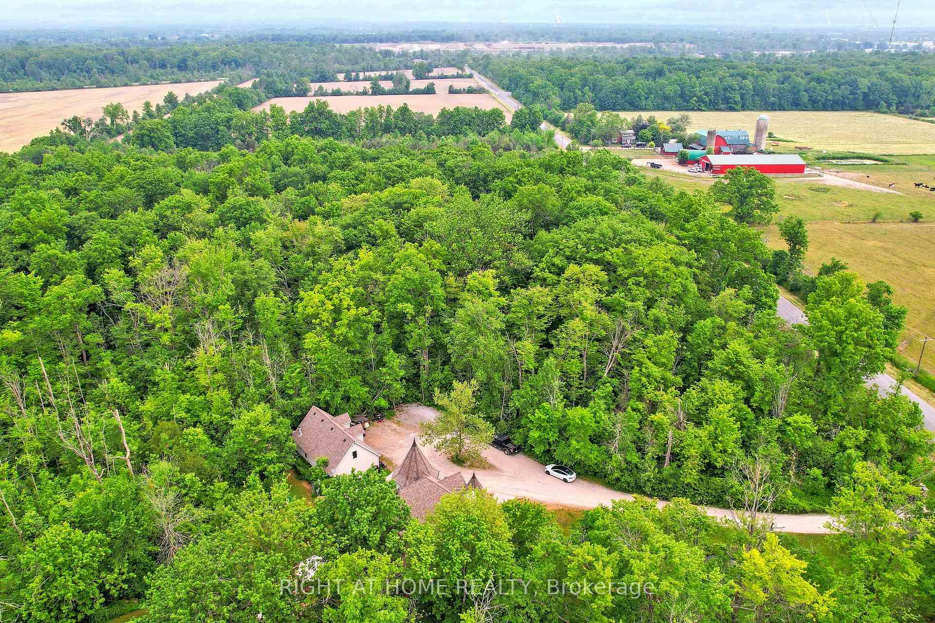 Photo 27 of 196 Pietz Road, Welland, Broadway — HOMEH