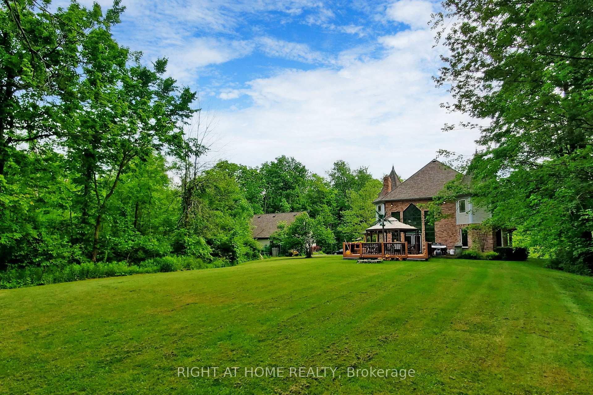 Photo 30 of 196 Pietz Road, Welland, Broadway — HOMEH