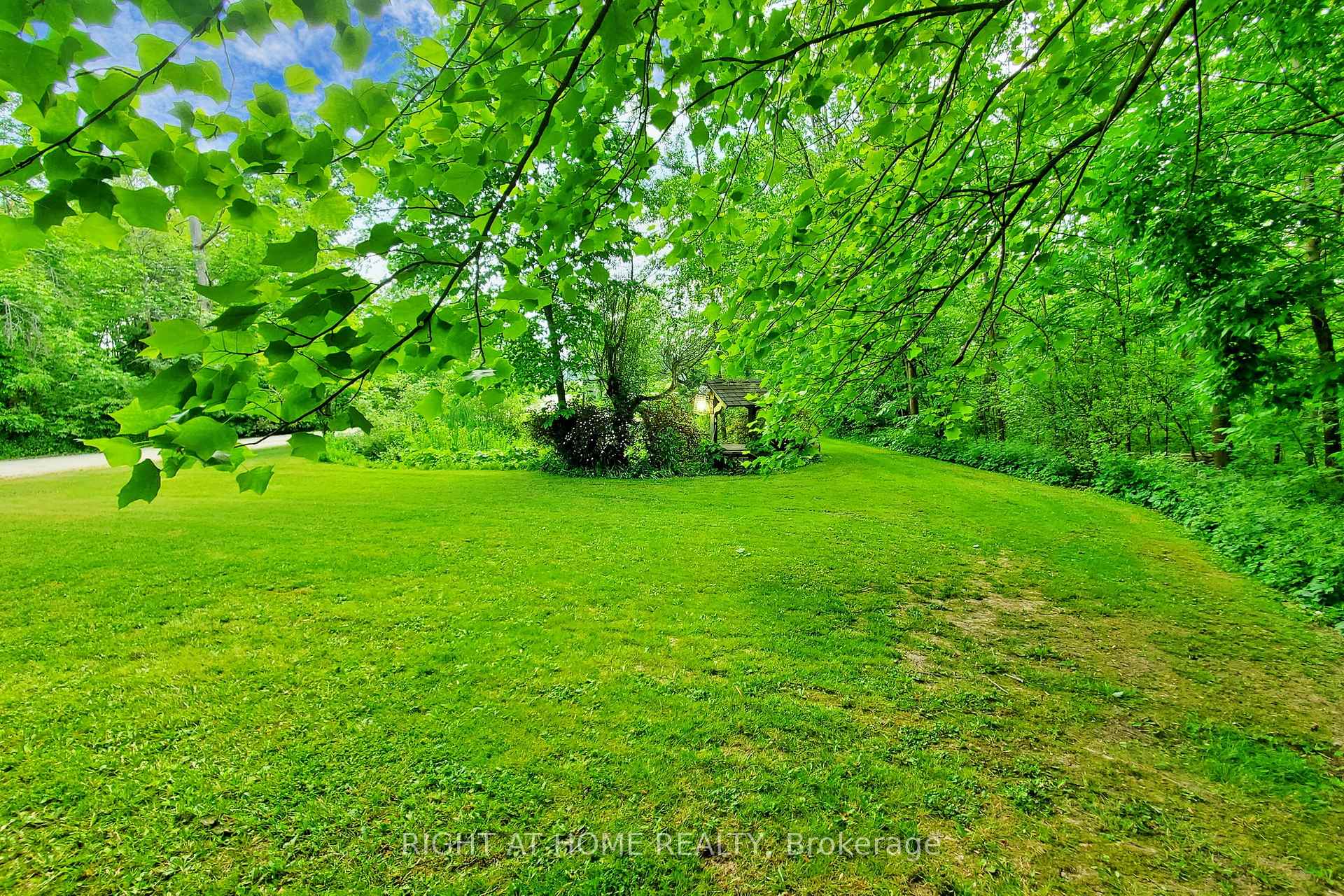 Photo 31 of 196 Pietz Road, Welland, Broadway — HOMEH