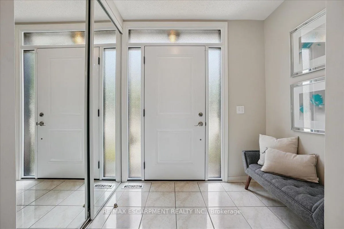 Photo 2 of 105 River Glen Boulevard, Oakville, River Oaks — HOMEH