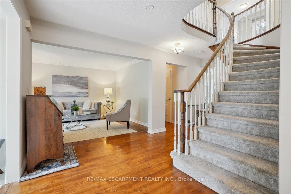 Photo 3 of 105 River Glen Boulevard, Oakville, River Oaks — HOMEH