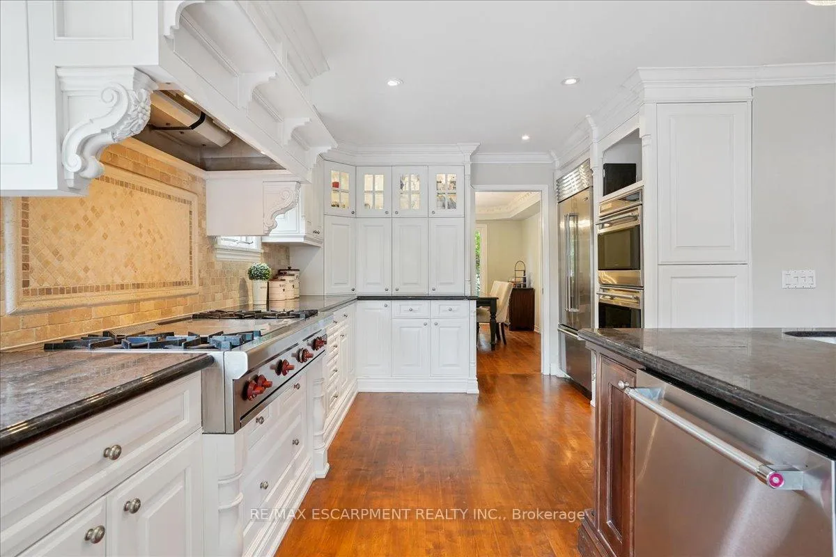 Photo 6 of 105 River Glen Boulevard, Oakville, River Oaks — HOMEH