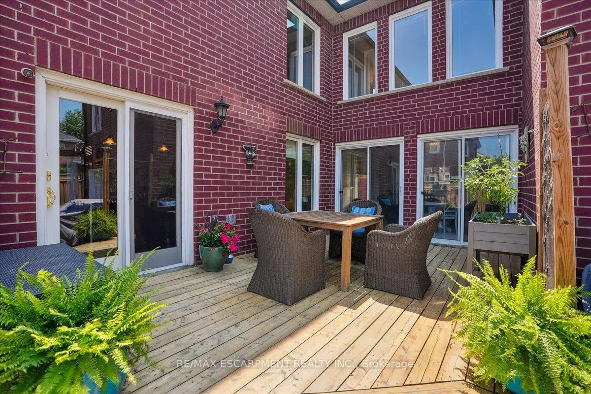 Photo 10 of 105 River Glen Boulevard, Oakville, River Oaks — HOMEH