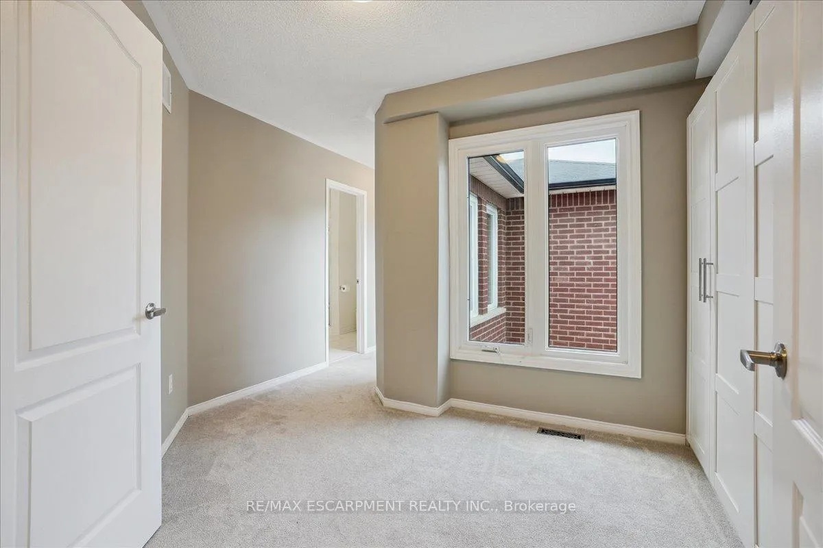 Photo 11 of 105 River Glen Boulevard, Oakville, River Oaks — HOMEH