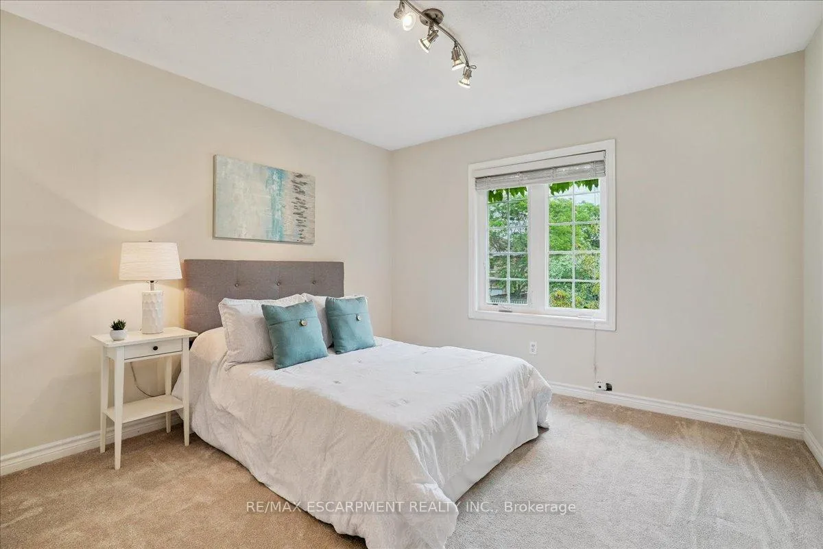Photo 18 of 105 River Glen Boulevard, Oakville, River Oaks — HOMEH