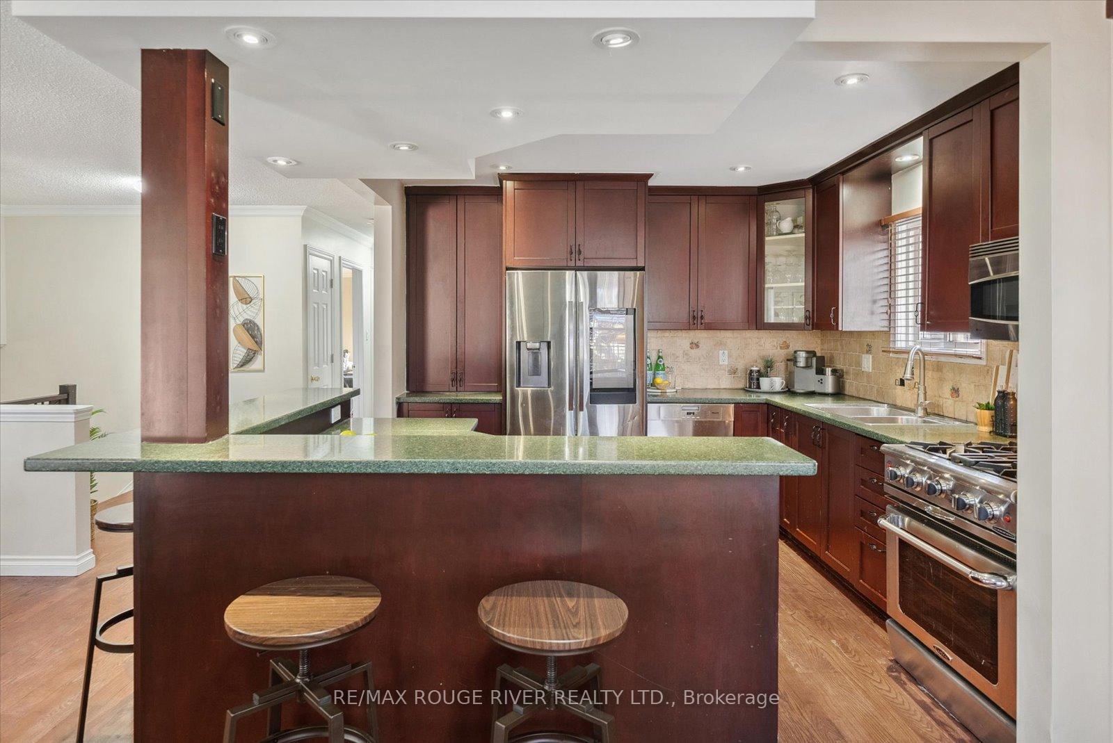 Photo 10 of 6 Guthrie Crescent, Whitby, Lynde Creek — HOMEH
