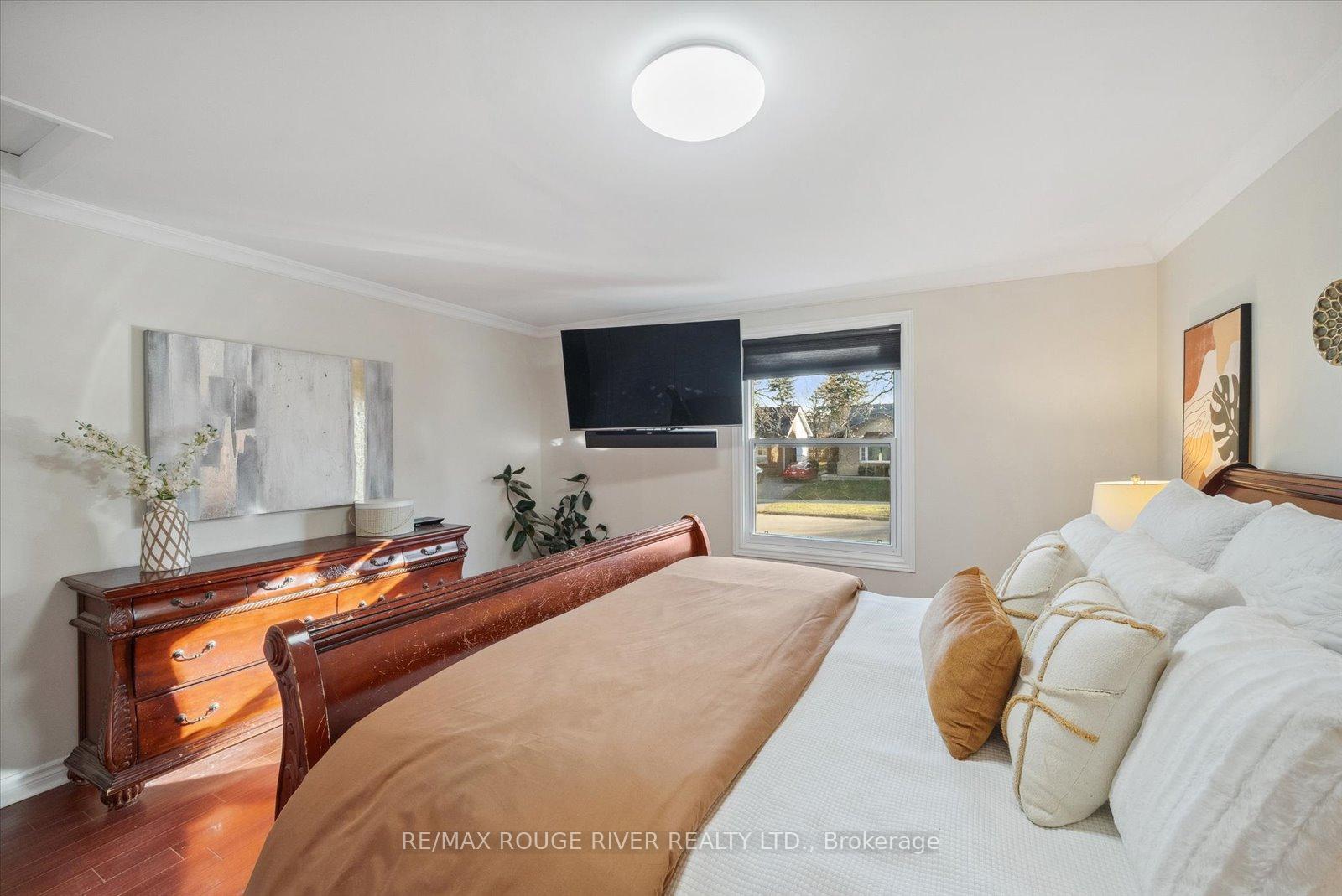 Photo 18 of 6 Guthrie Crescent, Whitby, Lynde Creek — HOMEH