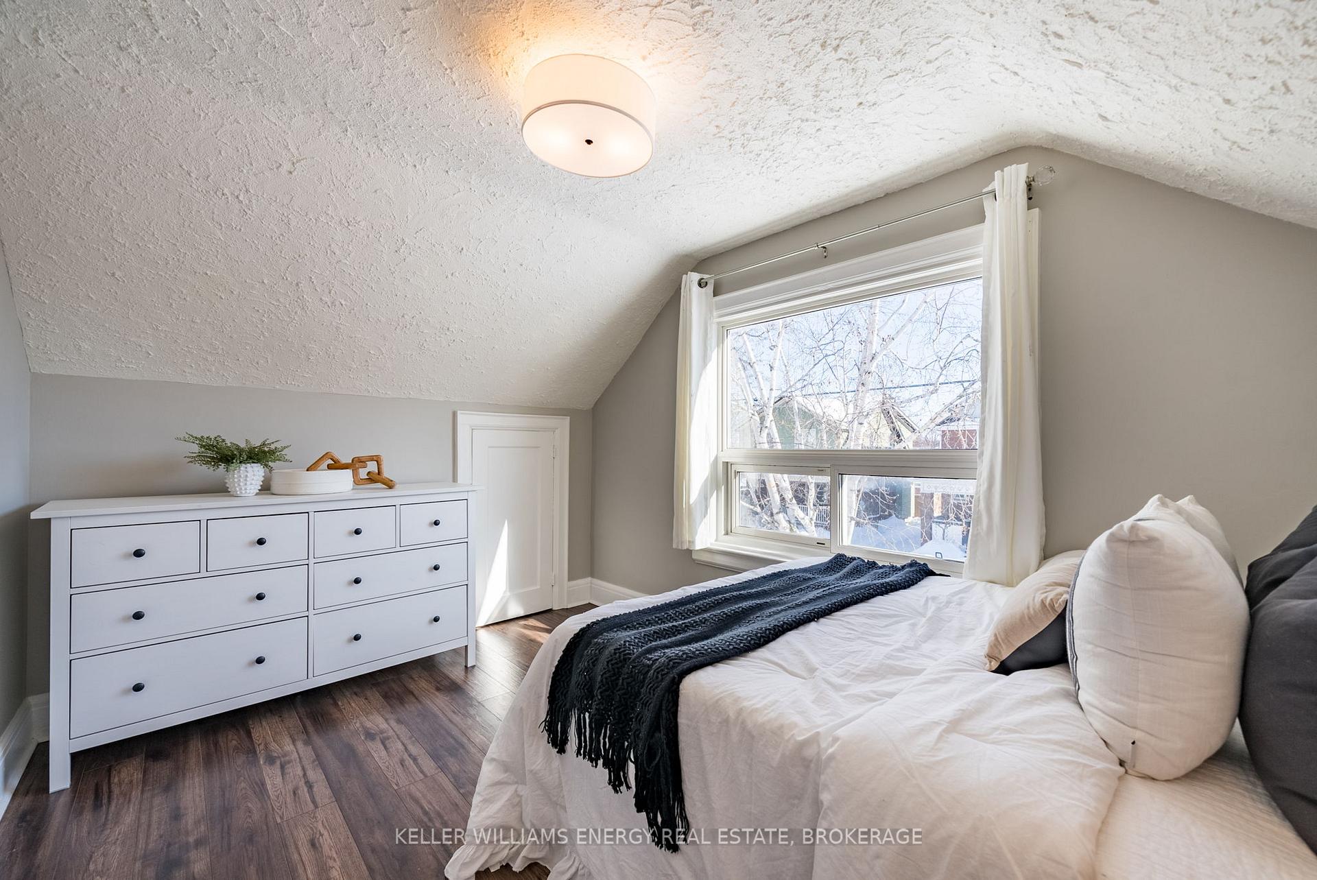 Photo 12 of 92 Oshawa Boulevard S, Oshawa, Central — HOMEH