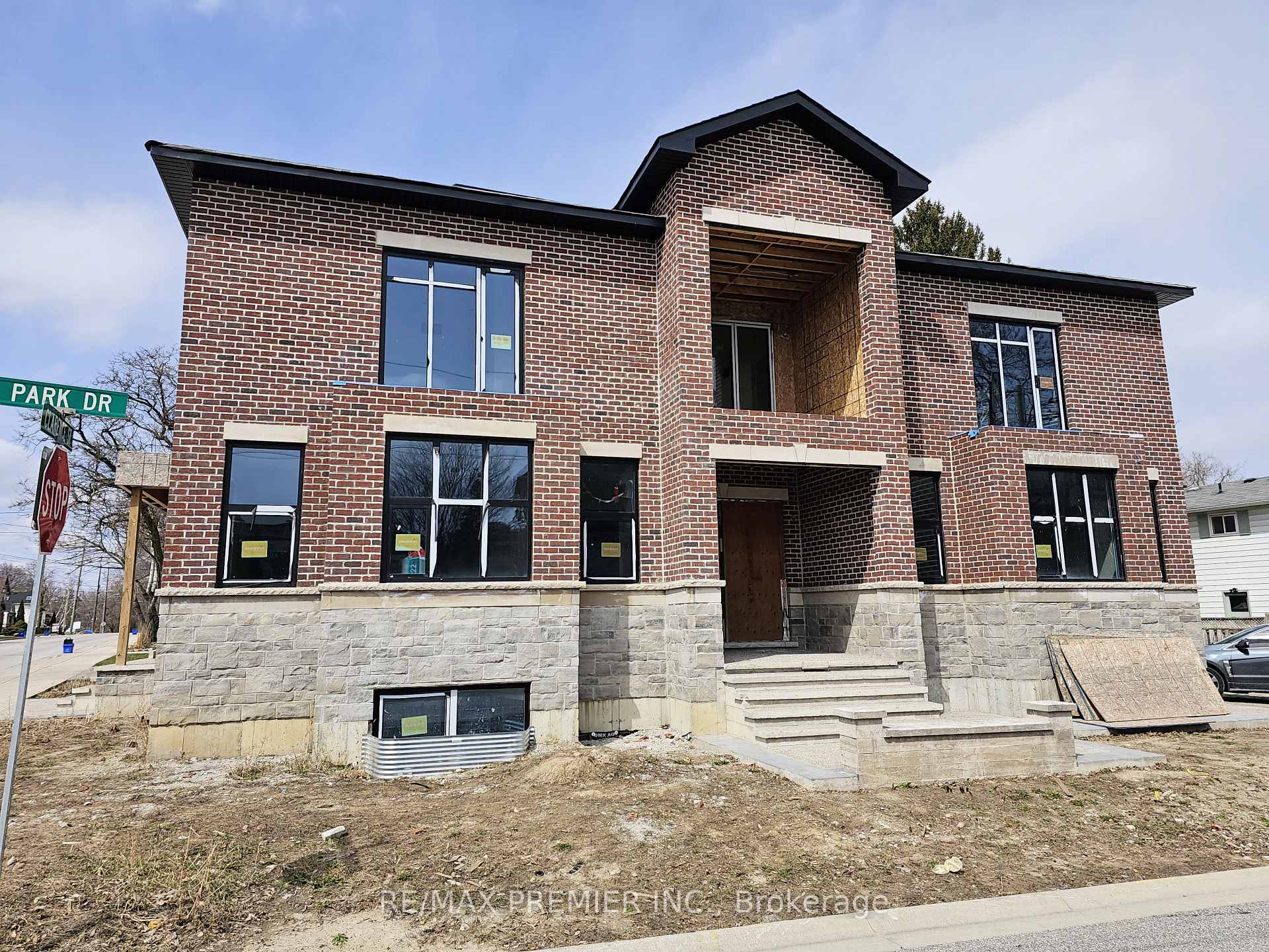 Photo 2 of 77 Clarence Street, Vaughan, West Woodbridge — HOMEH