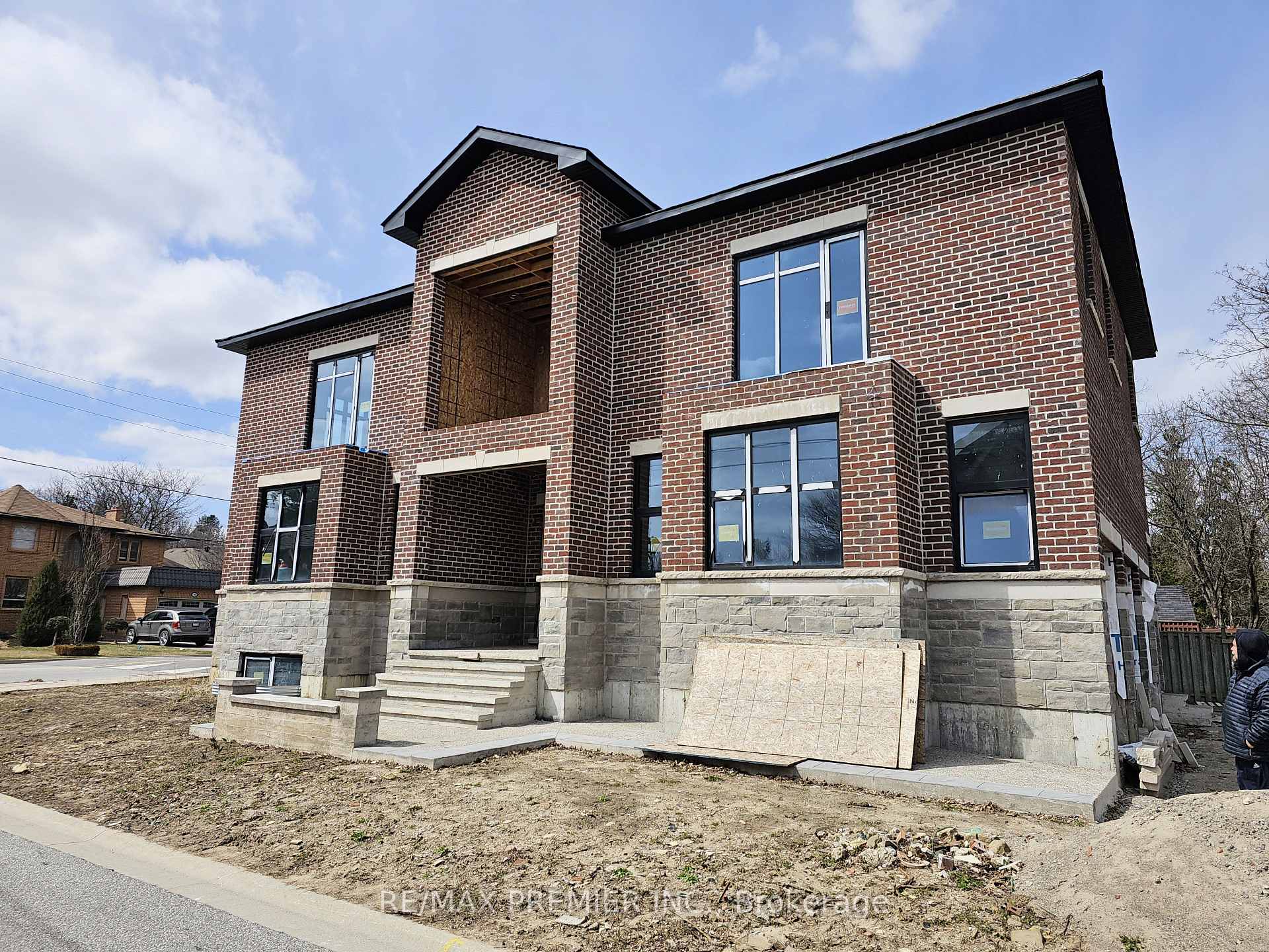 Photo 3 of 77 Clarence Street, Vaughan, West Woodbridge — HOMEH