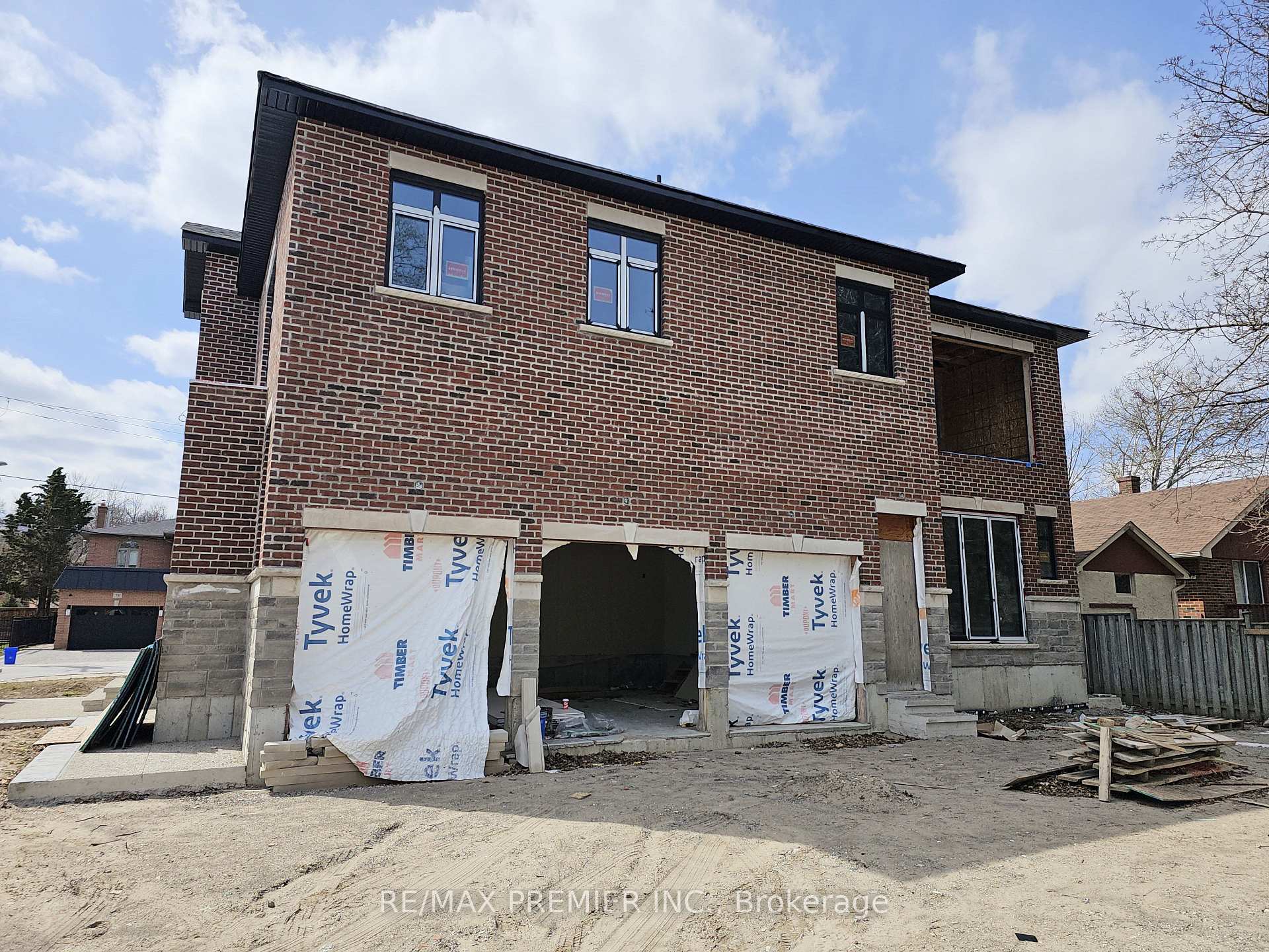 Photo 4 of 77 Clarence Street, Vaughan, West Woodbridge — HOMEH