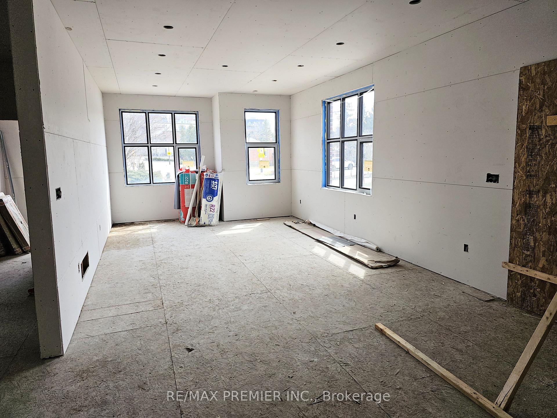 Photo 5 of 77 Clarence Street, Vaughan, West Woodbridge — HOMEH